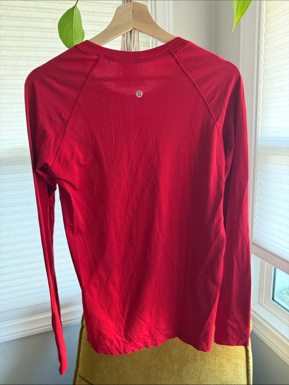lululemon athletica women’s red Long-Sleeve swiftly